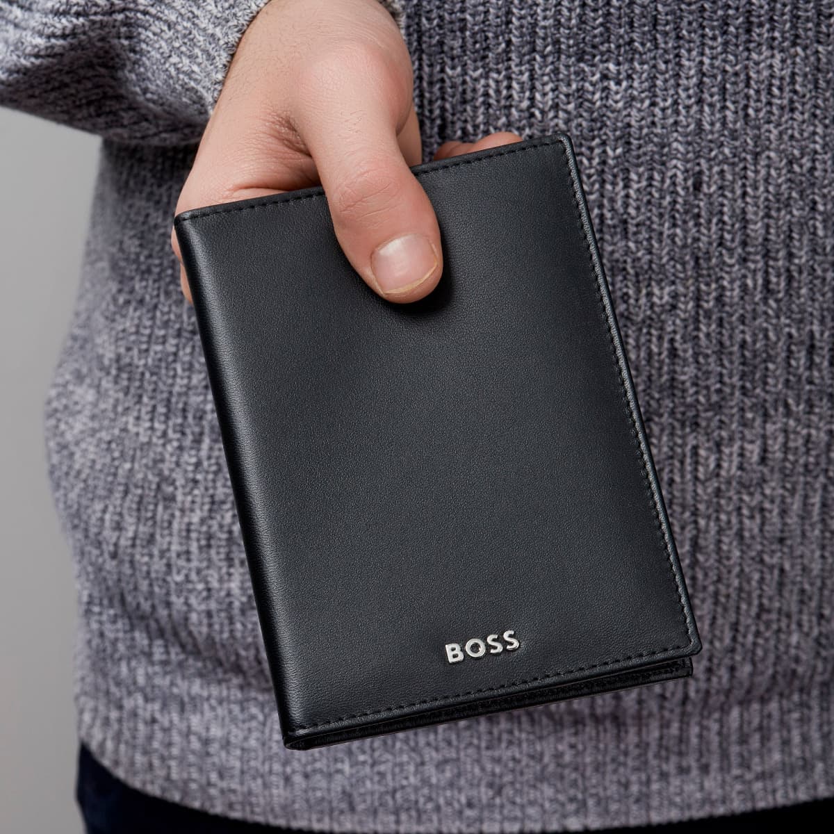 HUGO BOSS CLASSIC SMOOTH PASSPORT HOLDER 